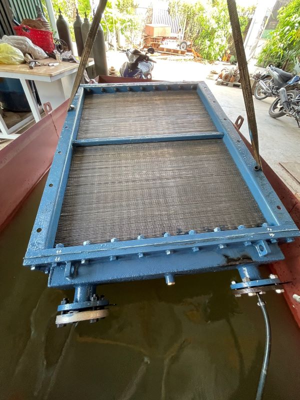 Két làm mát dầu bị tắc là gì?